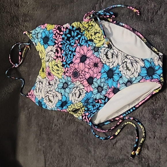 NWT!!! Swimsuit - Picture 1 of 11